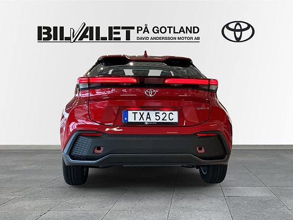 Toyota C-HR 4 of 11