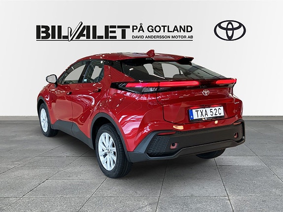 Toyota C-HR 2 of 11
