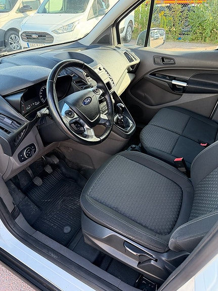 Ford Transit Connect 10 of 17