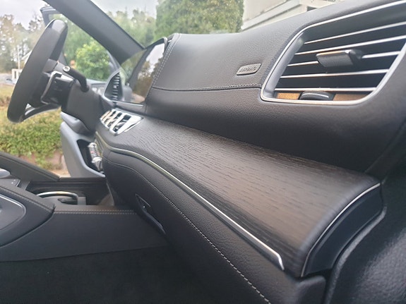 Mercedes-Benz GLE53 18 of 30