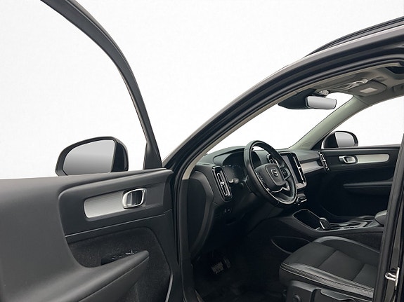 Volvo XC40 12 of 30
