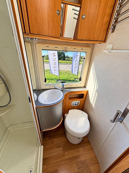 Adria Coral A660SP 18 of 20