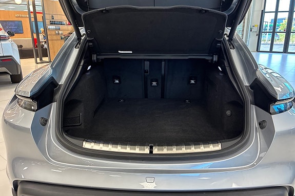 Porsche Taycan 4S 10 of 18