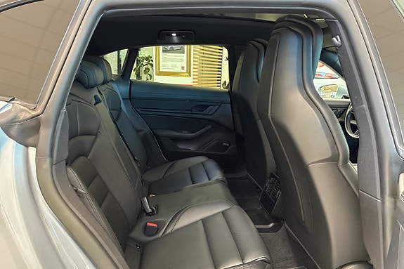 Porsche Taycan 4S 7 of 18