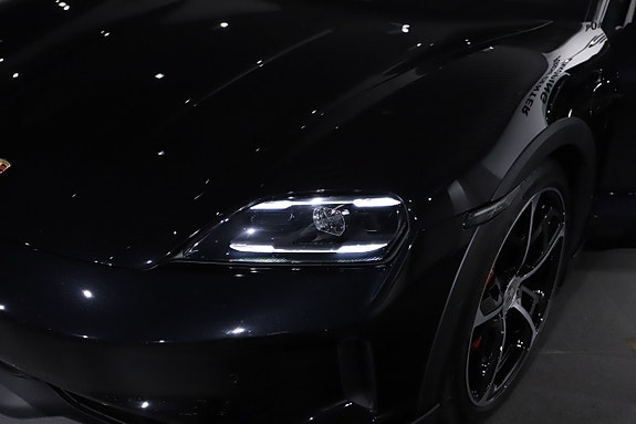 Porsche Taycan 4S 10 of 26
