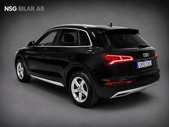 Audi Q5 2 of 19