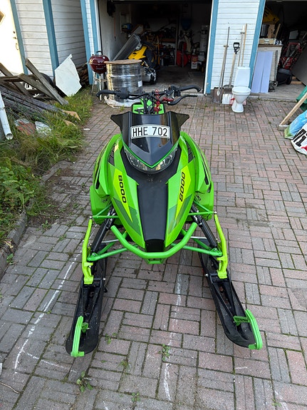 Arctic-cat M8000 Hardcore 2 of 6
