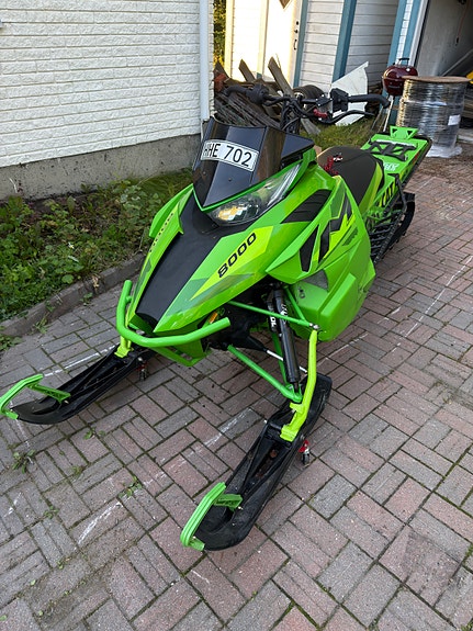 Arctic-cat M8000 Hardcore 3 of 6