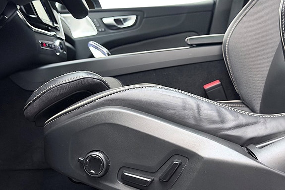 Volvo XC60 15 of 30