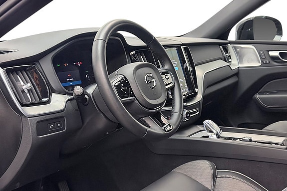 Volvo XC60 14 of 30