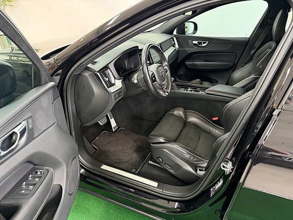 Volvo XC60 8 of 26