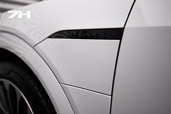 Audi Q8 e-tron 22 of 24