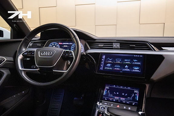 Audi Q8 e-tron 12 of 24