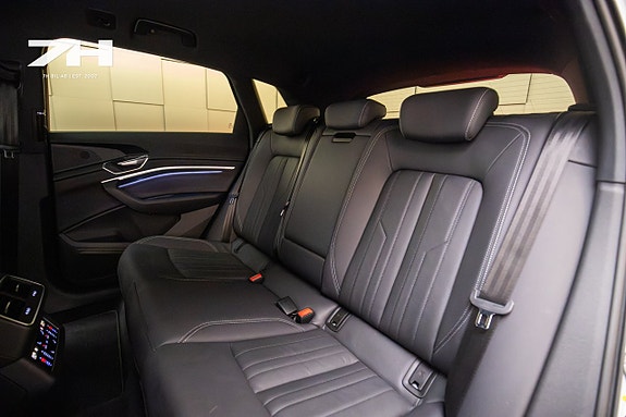 Audi Q8 e-tron 18 of 24