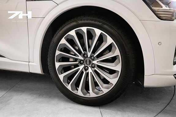 Audi Q8 e-tron 23 of 24