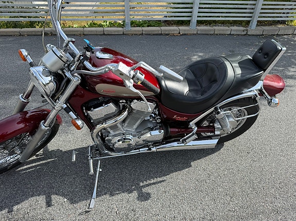 Suzuki Intruder VS1400 2 of 4