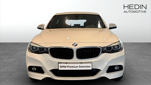BMW 330i 8 of 8