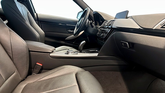 BMW 330i 3 of 8