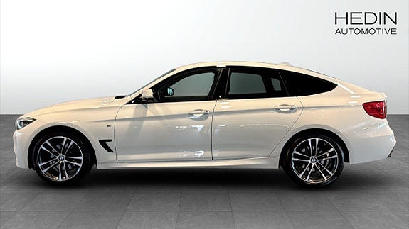 BMW 330i 6 of 8