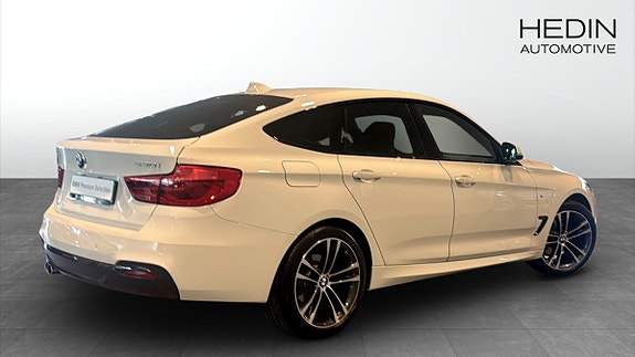 BMW 330i 2 of 8