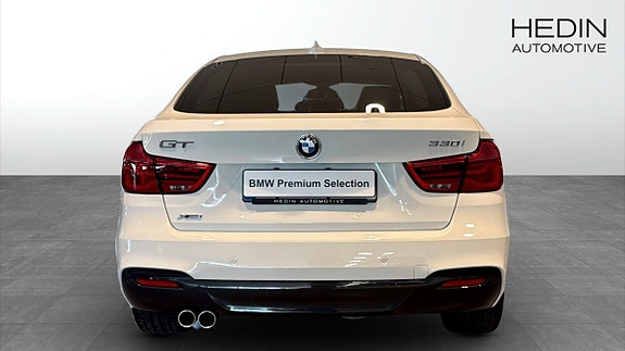 BMW 330i 7 of 8