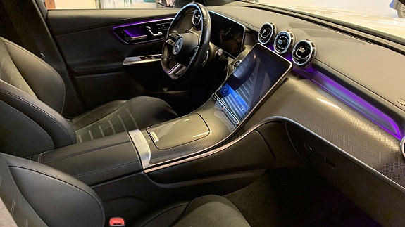 Mercedes-Benz GLC300 e 9 of 17