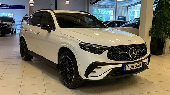 Mercedes-Benz GLC300 e 4 of 17