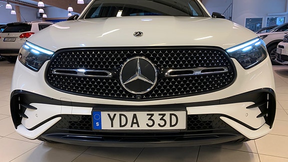 Mercedes-Benz GLC300 e 12 of 17