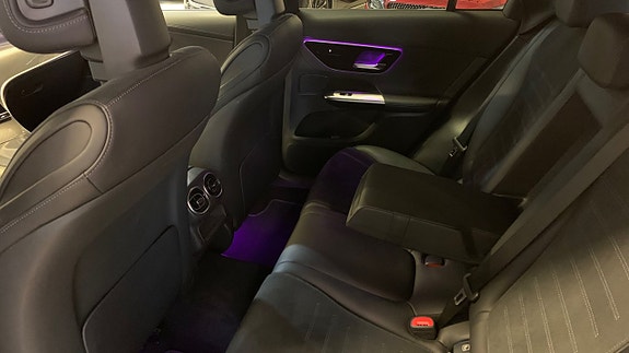 Mercedes-Benz GLC300 e 6 of 17