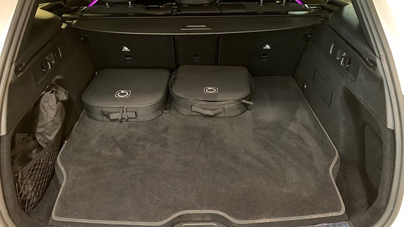Mercedes-Benz GLC300 e 7 of 17