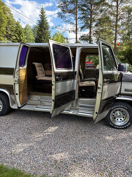 Chevrolet G20 9 of 11