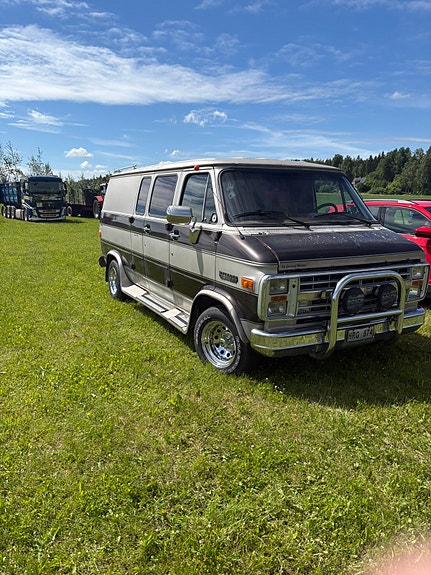 Chevrolet G20 2 of 11