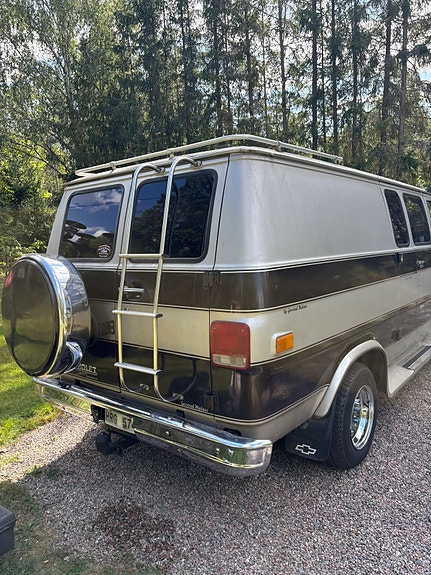 Chevrolet G20 3 of 11