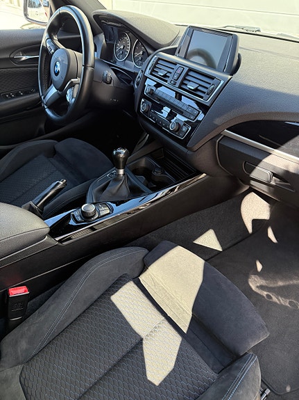 BMW 118i 2 of 3