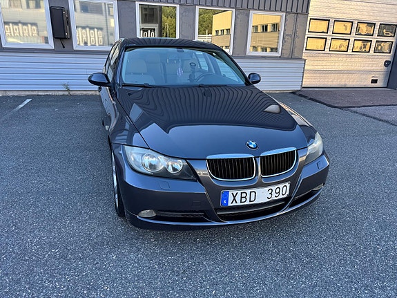 BMW 320i 6 of 12