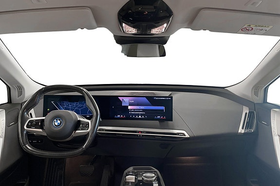 BMW iX 10 of 19