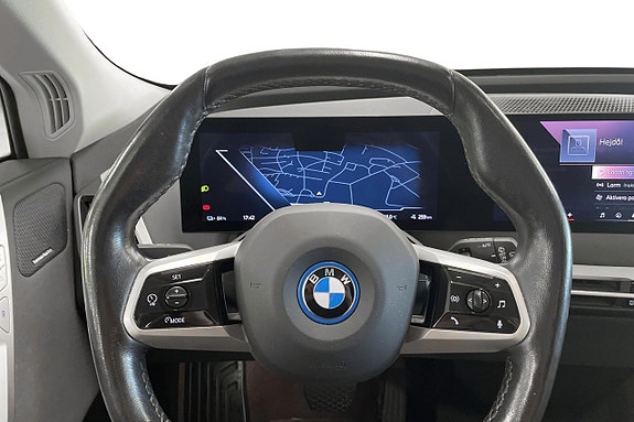 BMW iX 11 of 19