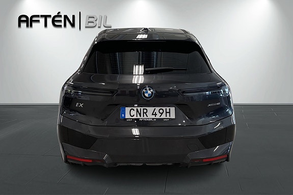 BMW iX 8 of 19