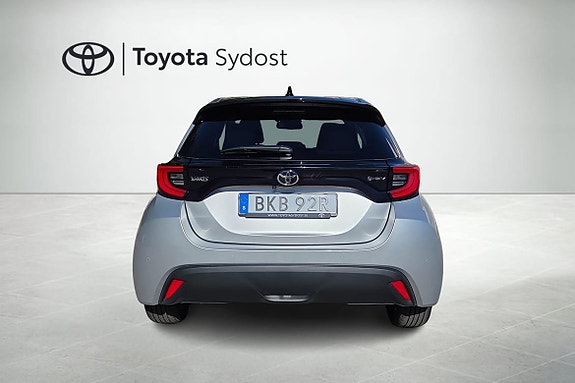 Toyota Yaris 5 of 21