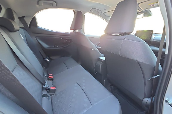 Toyota Yaris 8 of 21