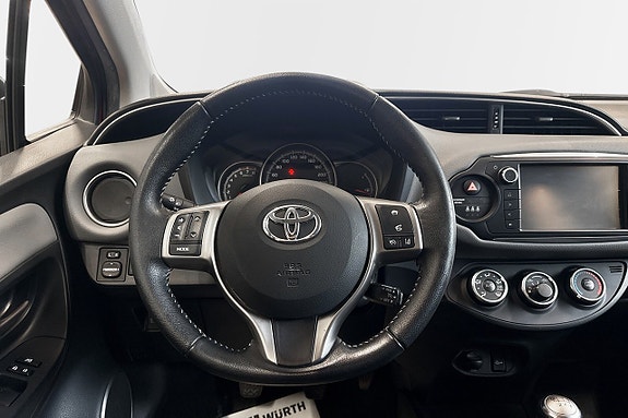 Toyota Yaris 9 of 11
