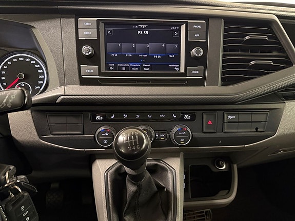 Volkswagen Caravelle 8 of 17