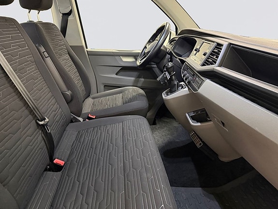 Volkswagen Caravelle 13 of 17