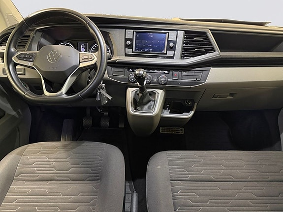 Volkswagen Caravelle 12 of 17