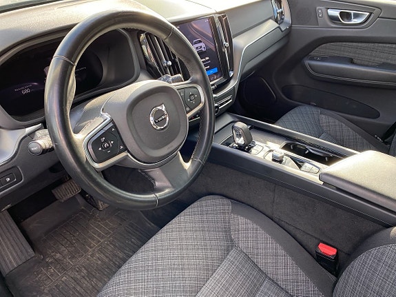 Volvo XC60 2 of 4