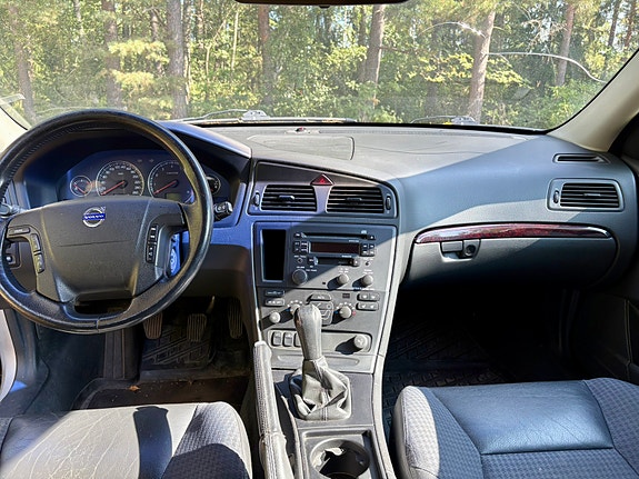 Volvo V70 4 of 6