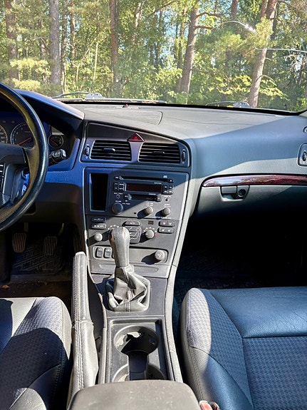 Volvo V70 3 of 6