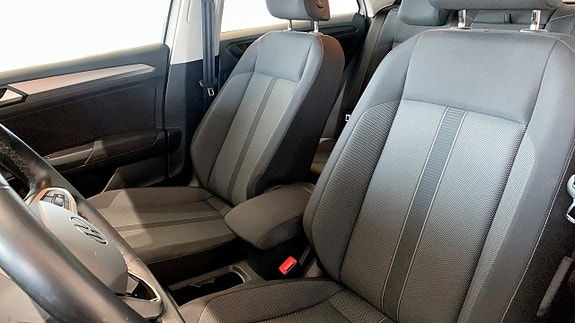 Volkswagen T-Roc 8 of 14