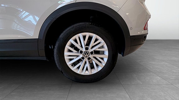 Volkswagen T-Roc 6 of 14