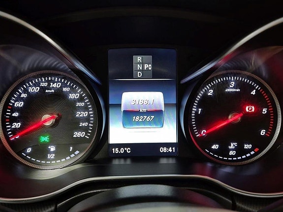 Mercedes-Benz V250 13 of 17